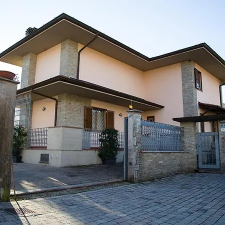 Alojamento de Acomodação e Pequeno-almoço Nuovo Paradiso Pescia